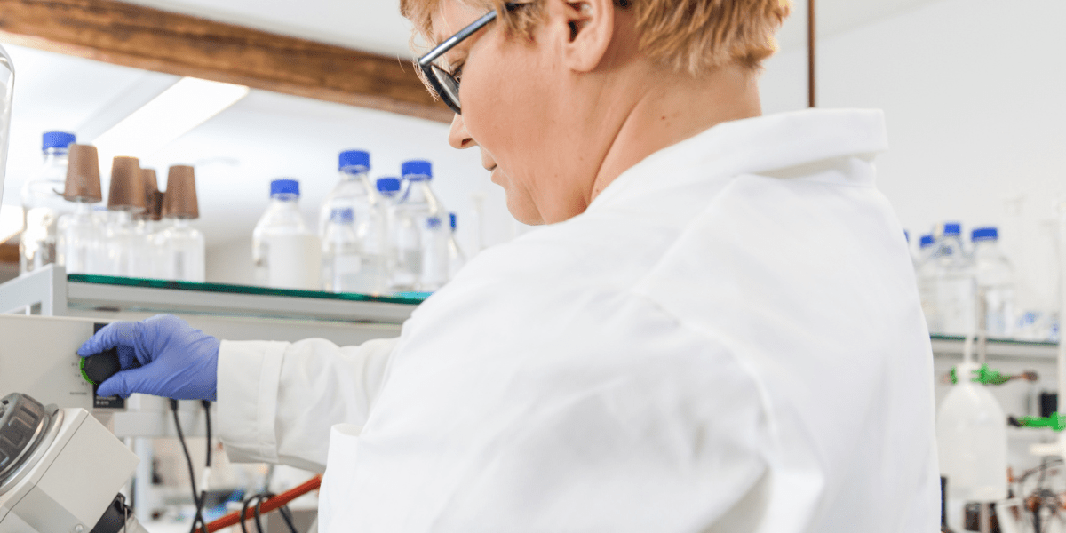 Blog Header – Silicon Monoxide Photo of a laboratory working with silicon monoxide and evaporation materials